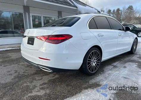 2022 Mercedes-Benz C 300 Sedan z USA, uszkodzony, nr VIN W1KAF4GB9NR039728